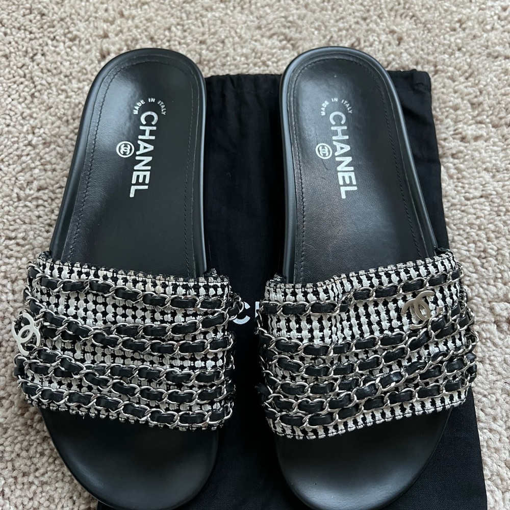 Chanel sz 39 authentic chain slides